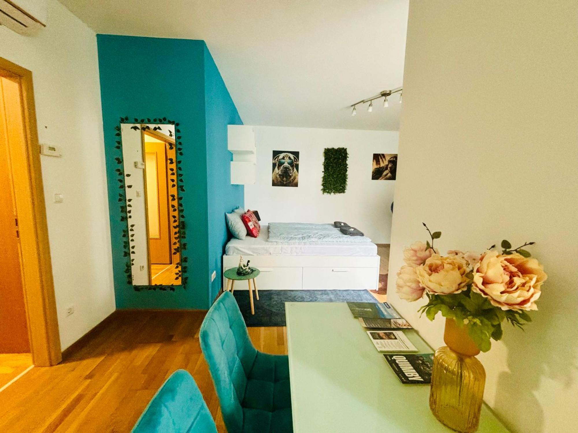 Vamo-Lak, Budapest